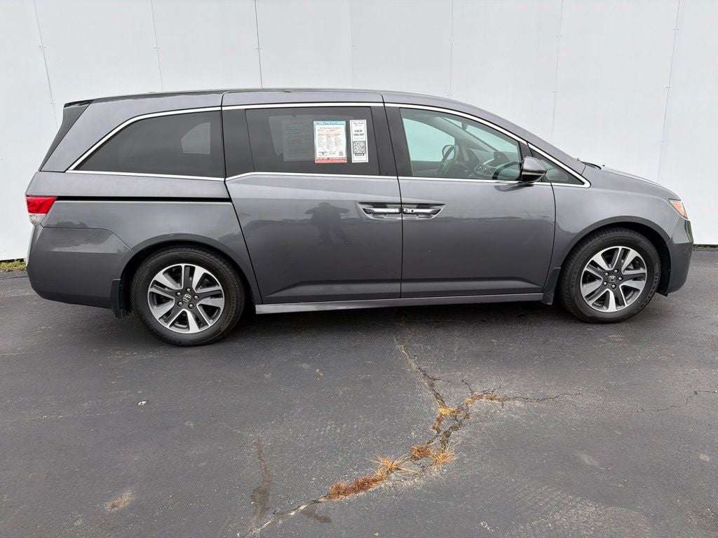 2016 Honda Odyssey — rear three-quarter view